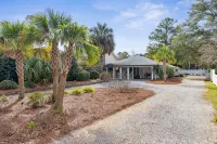 Le Hibou Blanc (A) - Fairhope: Laid-back Sophistication