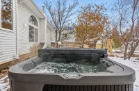 Stunning Home with Hot Tub, 2 Masters, 4 Full Baths, Close to Sundance, BYU, Uvu - โฮมสเตย์