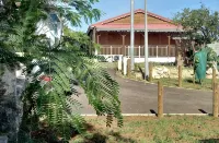LABE KAZ KREYOL Creole house 5min from the sea, surf spot and town center Hotel di 