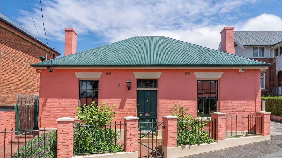 Historic Battery Point Cottage