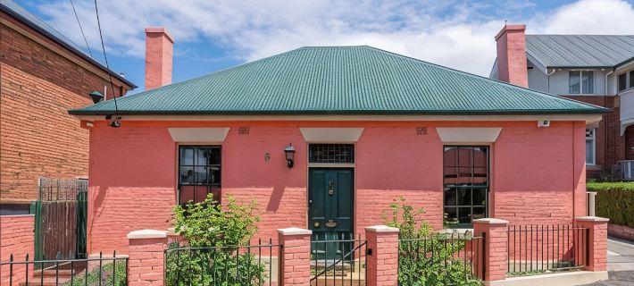 Historic Battery Point Cottage Hotels in Battery Point