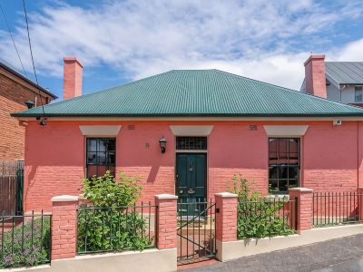 Historic Battery Point Cottage