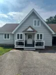 Waterfront Home Newly Renovated Beautiful Lake Views / Deck with 2 kayaks