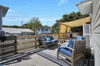 Walk to Vilano Beach, Pool,  Fire Pit, Sleeps 10,  5 Min to Historic St. Aug - 3-Star