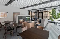 Executively Appointed Condo, w/resort amenities, IND GAR, Pool, Gym+ Biz Lounge