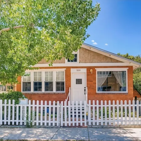 Beautiful historic Santa Fe home five minute walk to Plaza