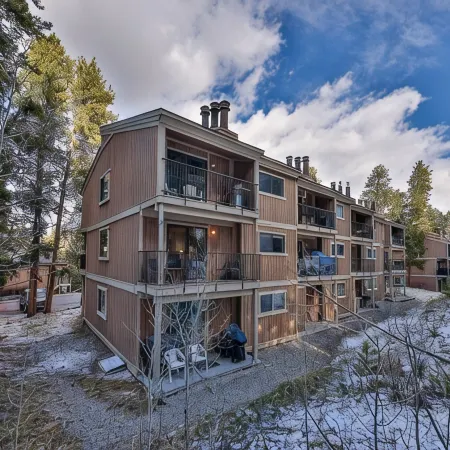Walk to Downtown Winter Park! 2Br 2BA Pool, 3 Hot Tubs, Free Shuttle, Sleeps 6