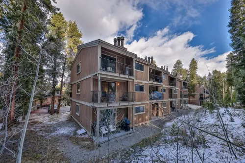 Walk to Downtown Winter Park! 2Br 2BA Pool, 3 Hot Tubs, Free Shuttle, Sleeps 6