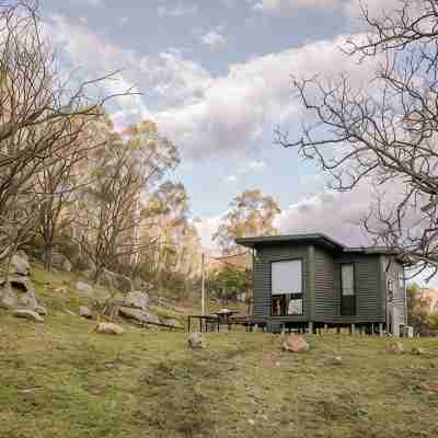 The Nile Farmstay - Cabin with Cliff Views, Hiking Trails, Heated Spa Hotel Exterior