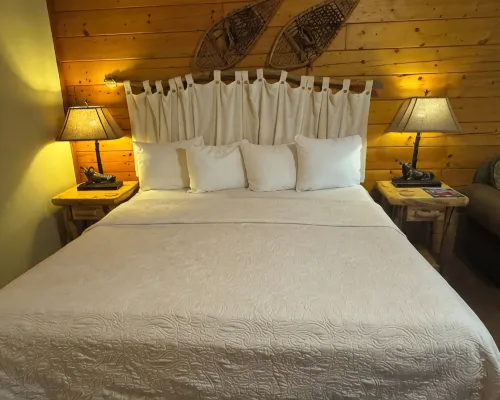 5 Elk Lodge ROMANTIC Log Cabin in the woods. Hot Tub & Wood Burning Fire Place. 클레오라 호텔