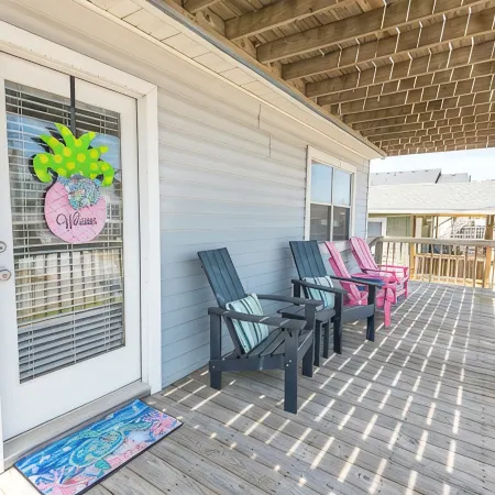 Charming 4-bedroom house. Walking distance to the Beach and Restaurants!