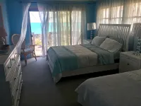 Oceanfront Retreat • Remote Beach Steps Away • Ocean Views from Every Room - 3 ดาว