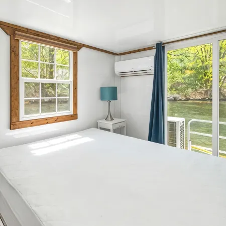 🌟 Unique Houseboat Experience on Lake Winnipesaukee - Harborside 🚤🌊