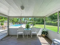 PARADISE RETREAT A 3/2 PET FRIENDLY POOL HOUSE Hotels in West Bradenton