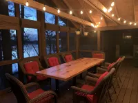 Rustic Lakefront Log Cabin Retreat w/Pontoon included Memorial to Labor Day - 샬레 호텔