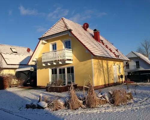 1st location on the beach of Lake Kummerow, a pleasure not only in summer Hotels in Verchen
