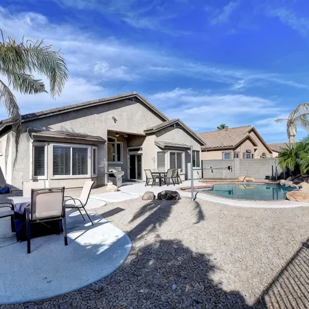 Spacious 4-bedroom house in marvelous Gilbert!