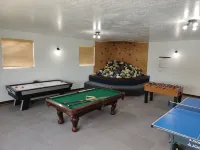 Bear Lake Lookout. Great View, Game Room, Foam Pit, Rock Wall.