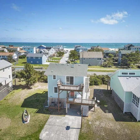 Wave Watcher - Amazing Ocean and Sound Views - One minute walk to the beach!
