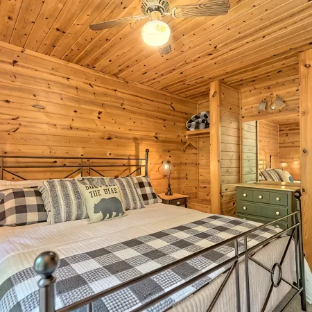 Ruby Charm 5BR Cabin near Helen Main St, Anna Ruby Falls & Tanglewood! 🍁