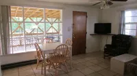 桌巖湖畔銀元城兩卧室木屋