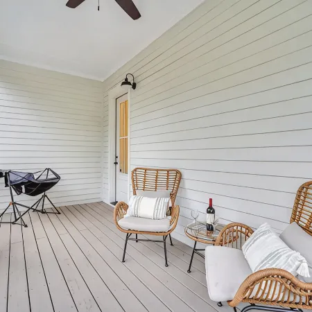Luxurious Living in Old Town Bluffton! Sleeps 6! Prime Location!