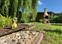 Hutterite Home Apartment - Full comfort, close to Bratislava, Vienna, and Brno. Hotels in 