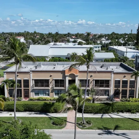 Charming Cottage-Style 3Br in the Heart of Old Naples – Walk to Beach & 5th Ave