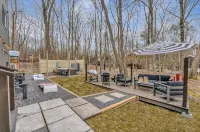 Poconos FUN! Hot Tub, Fire Pit, Game Room, Arcade - Homestays
