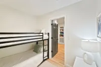 3BR Cabin Getaway: Hike & Swim Nearby! Modern, dog-friendly, wi-fi + king suite