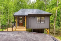 Treehouse near Cades Cove W/ Hot Tub, Games & large Hammock Deck - ブティック
