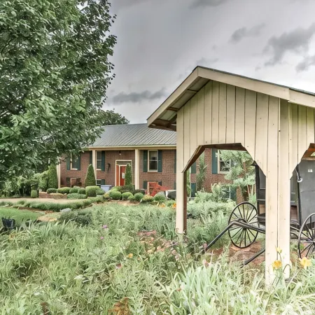 Large & Private Guest House Apt w/ Patio + Views!
