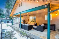 Country Club Hideout - w/ HotTub & King bed - con encanto
