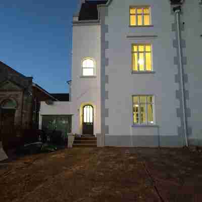 Huge 5 bed Grade II listed home in heart of town great easy parking for  4 cars Hotel Exterior