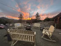 Beautiful cabin retreat with gorgeous views! Pet friendly with wide open spaces.