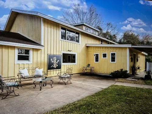 Beautiful Farmhouse with serene environment. 4+ acres beautiful landscape. - 4-Star