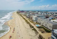 Oceanfront condo - sunrise views, direct beach access & pool - con encanto