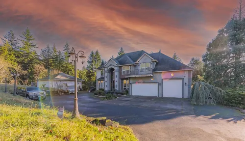 Huge Luxury Home with huge Deck near Powell Butte Park