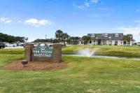 Scenic Caswell Beach! 3 Mins to Beach & Pool. Clean + Conveniently Located - Wifi