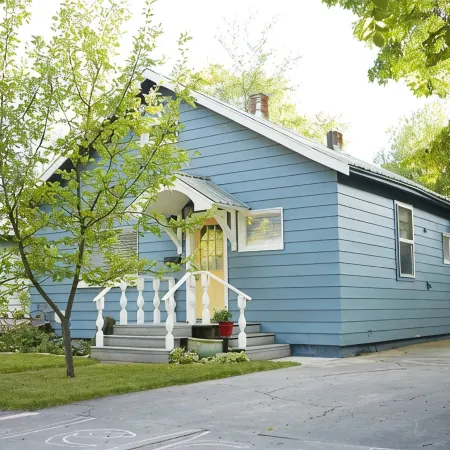 Cozy & Clean Home 2 blocks to Downtown, 3.5 mi. to base of Schweitzer!