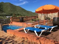 Rural house in a valley with sea views and swimming pool. Hotels in Tegueste
