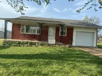 Cozy house/attached garage close to Lucas Oil Race Track and Pomme De Terre Lake