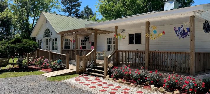 The Royal Suite at The Hatter Cafe and Country InnBreakfast included Hotels in DeKalb County