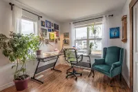 Artistic Getaway Near Halifax | King Bed, Spacious Deck & Fire Pit - บังกะโล