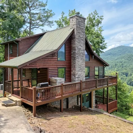 Secluded Mountain-Top Cabin with Stunning Sunset Views, Hot Tub and Fireplace