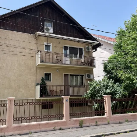 Istanbul Apartment 4 Отели рядом с достопримечательностью «Voždovac»