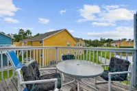 Escape to our charming 3B/2B condo near Disney! with backyard lake view