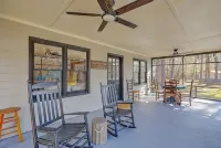 Riverfront Cottage with 2 docks and firepit located on the Edisto River