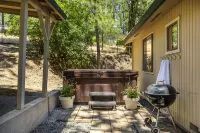 Hot Tub☀️Horse-Boarding🐴Gameroom🎯Cozy King Cottage - 4-نجوم