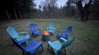 Modern Rustic Retreat- King bed, hot tub, wineries, waterfalls, hiking, Cornell
